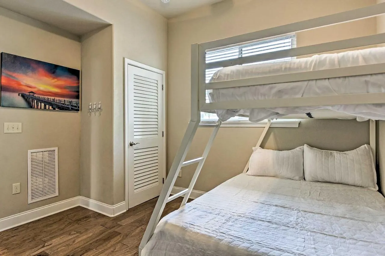 Apartment Luxurious Alerio Condo - Steps To Private Beach!